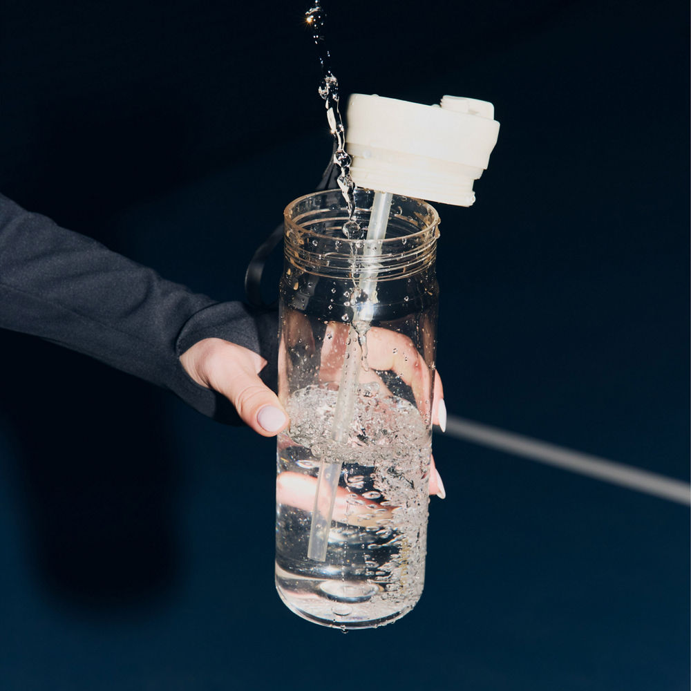 28oz-dualsip-plastic-bottle-q7 bevt0009_contigo_2225975_dualsip_28oz_oatmilkplastic_atf6